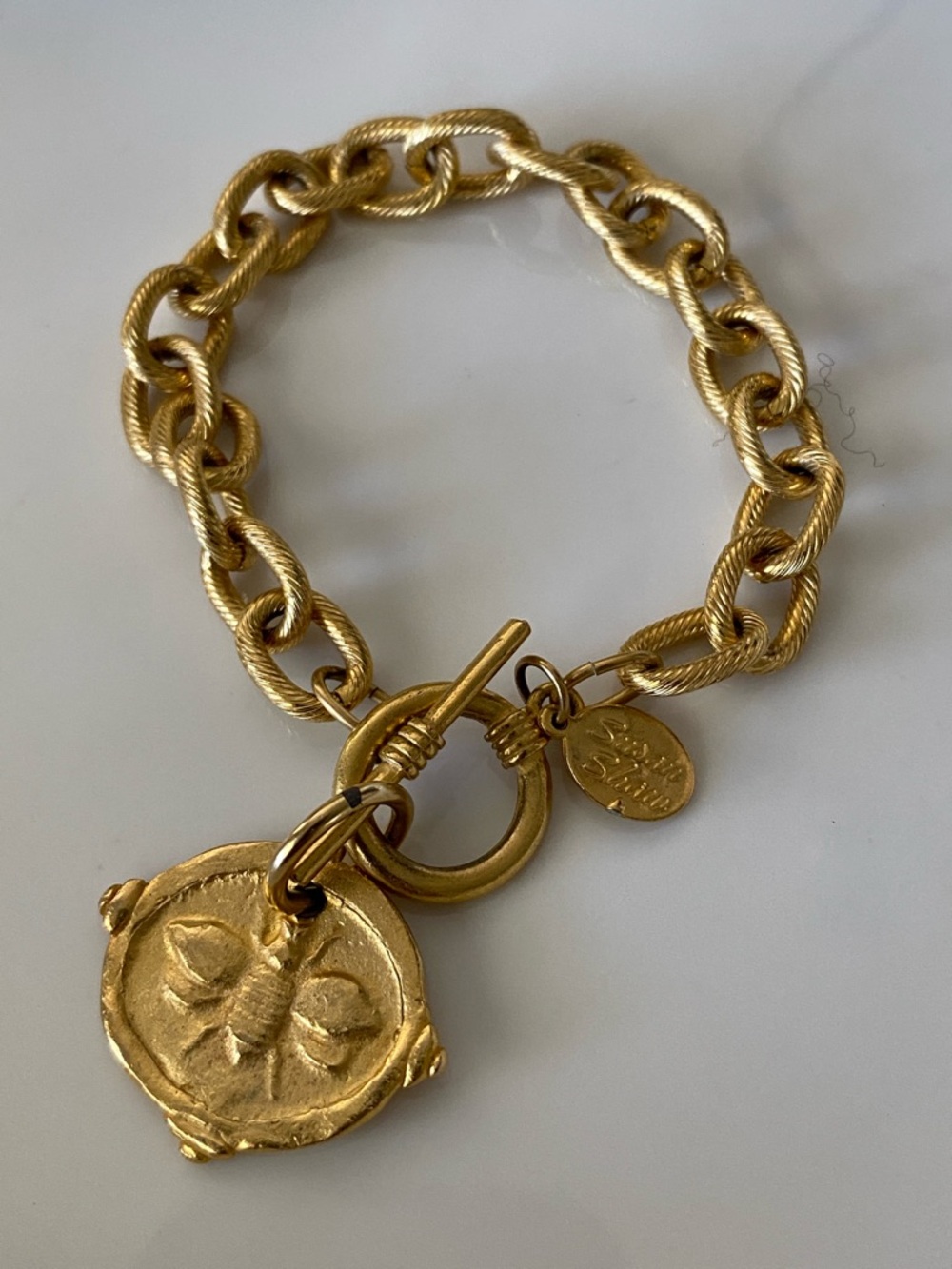 Gold Toggle Chain Bracelet with Textured Bee Charm - Picture 2 of 2